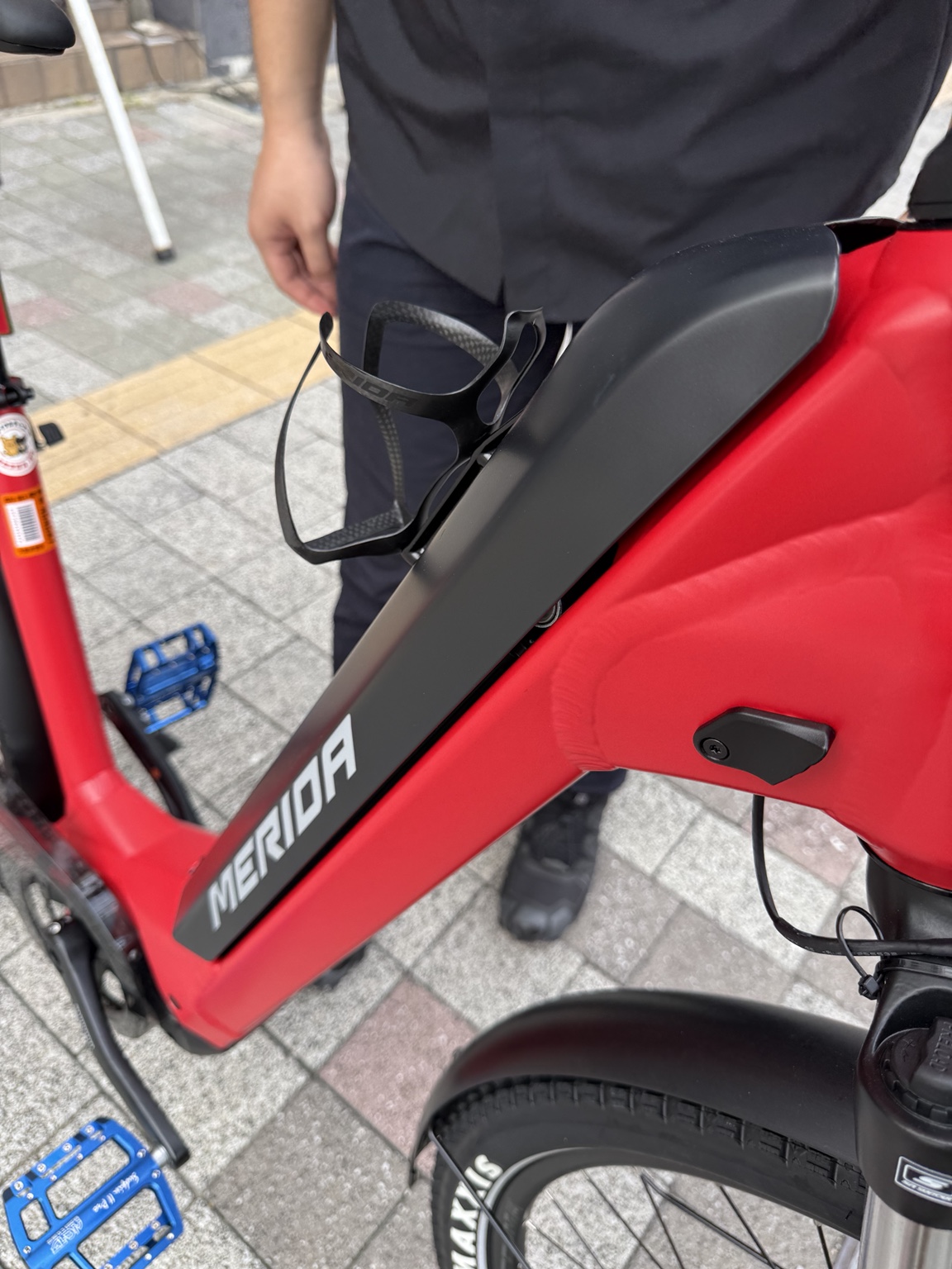MERIDA ePASSPORT CC 400 EQのフレームとバッテリー周辺