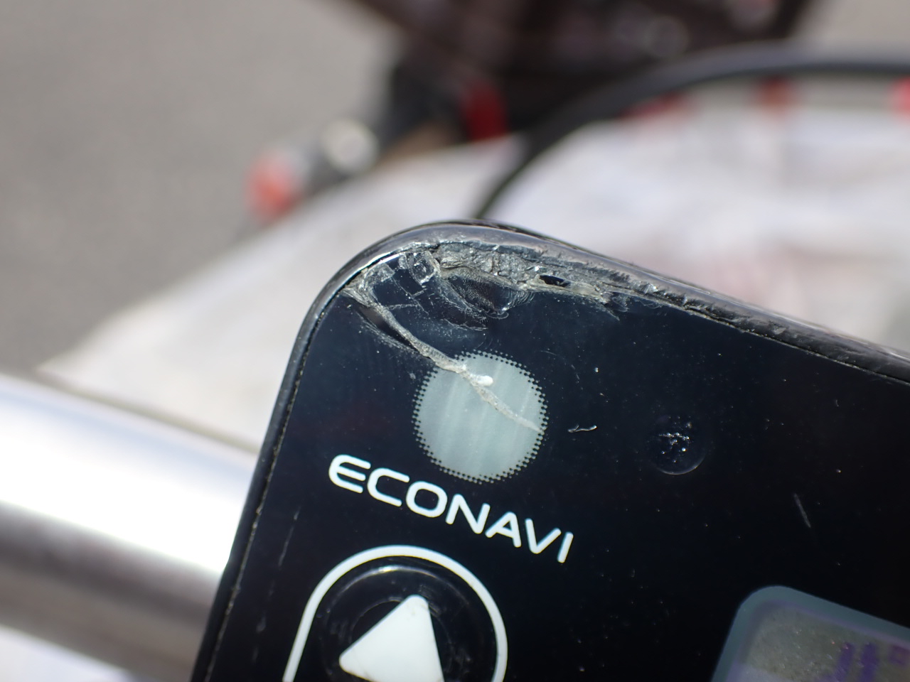 パナソニック電動アシスト自転車の破損した手元スイッチ上部