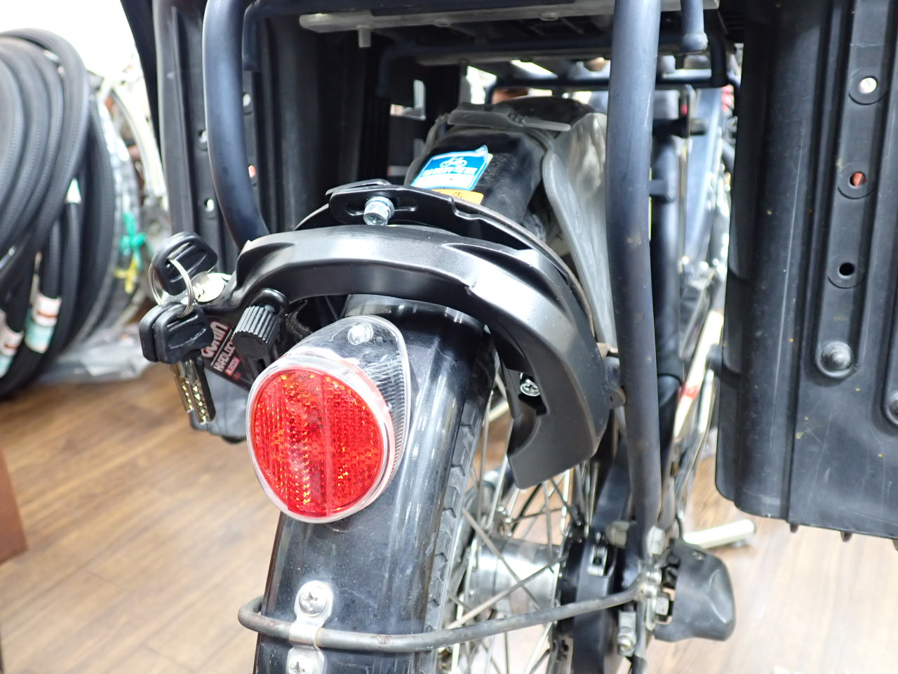 新しいリング錠へ交換したヤマハ電動アシスト自転車の後輪